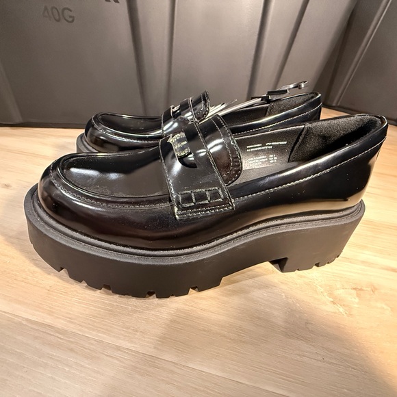 Madden Nyc Shoes - Sleek Black Platform Loafers